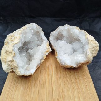 Géode Cristal de Roche entière 933g environ