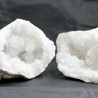 Géode Cristal de Roche entière 1.181kg environ