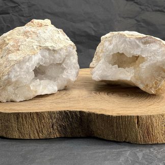 Géode Cristal de Roche entière 890g environ
